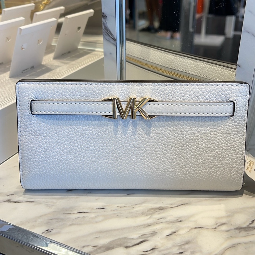 Michael Kors Reed Lg Bifold Pebbled Leather Snap Wallet Card Case
Optic White - Picture 14 of 16